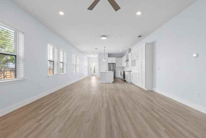 8721 Sperry St - Photo 4 of 44