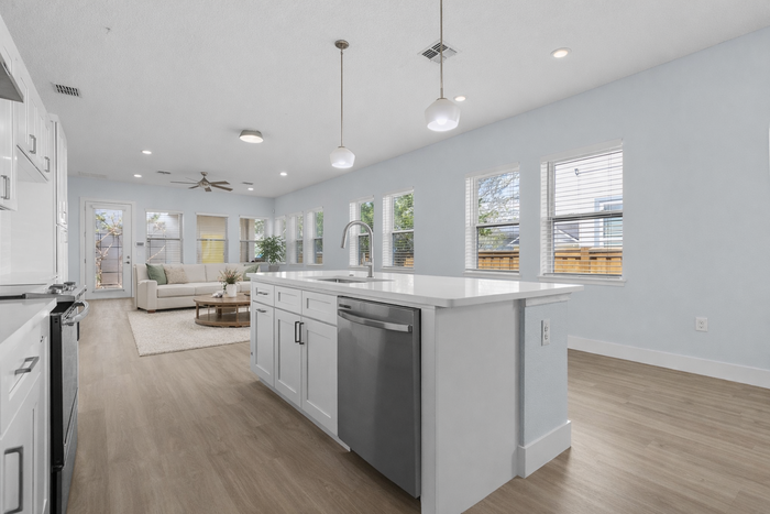 8721 Sperry St - Photo 7 of 44