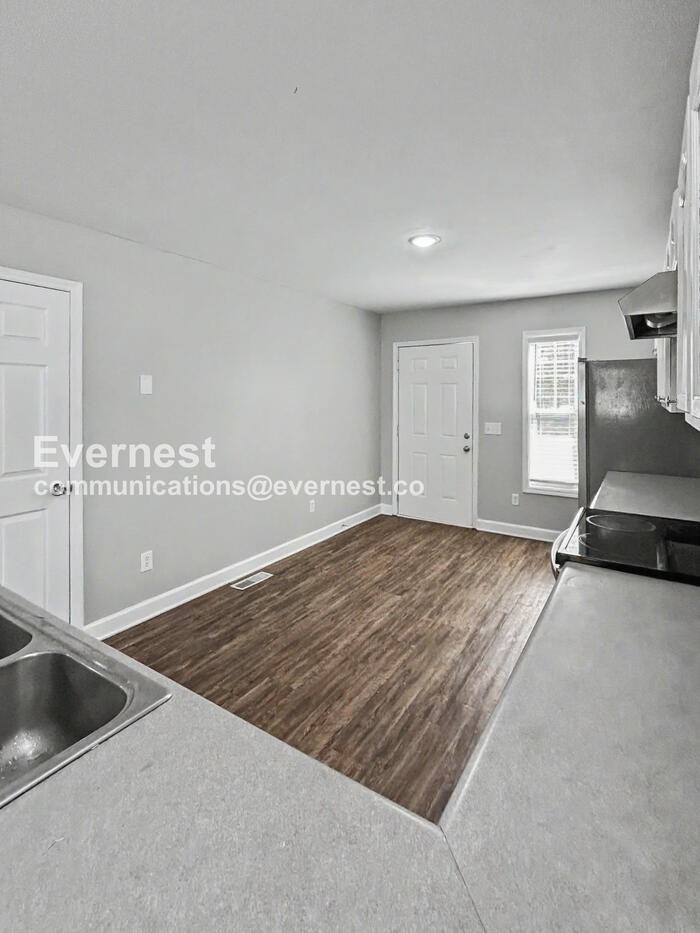 2320 Spaugh Ct - Photo 5 of 25