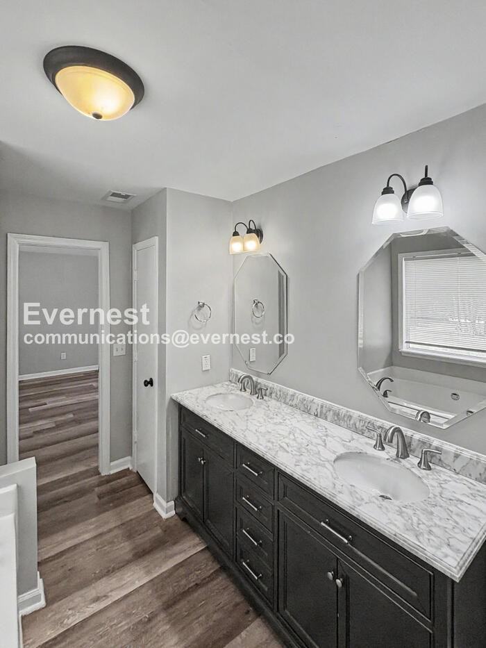 1510 Marshall Ln Se - Photo 7 of 25