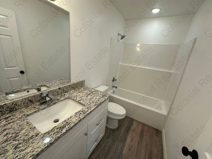 2518 E 14th St #A - Photo 6 of 8