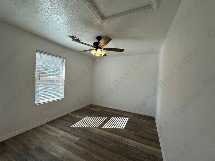 2518 E 14th St #A - Photo 7 of 8