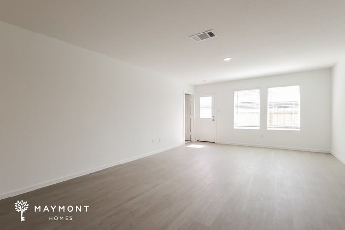 2408 Shady Grv - Photo 4 of 15