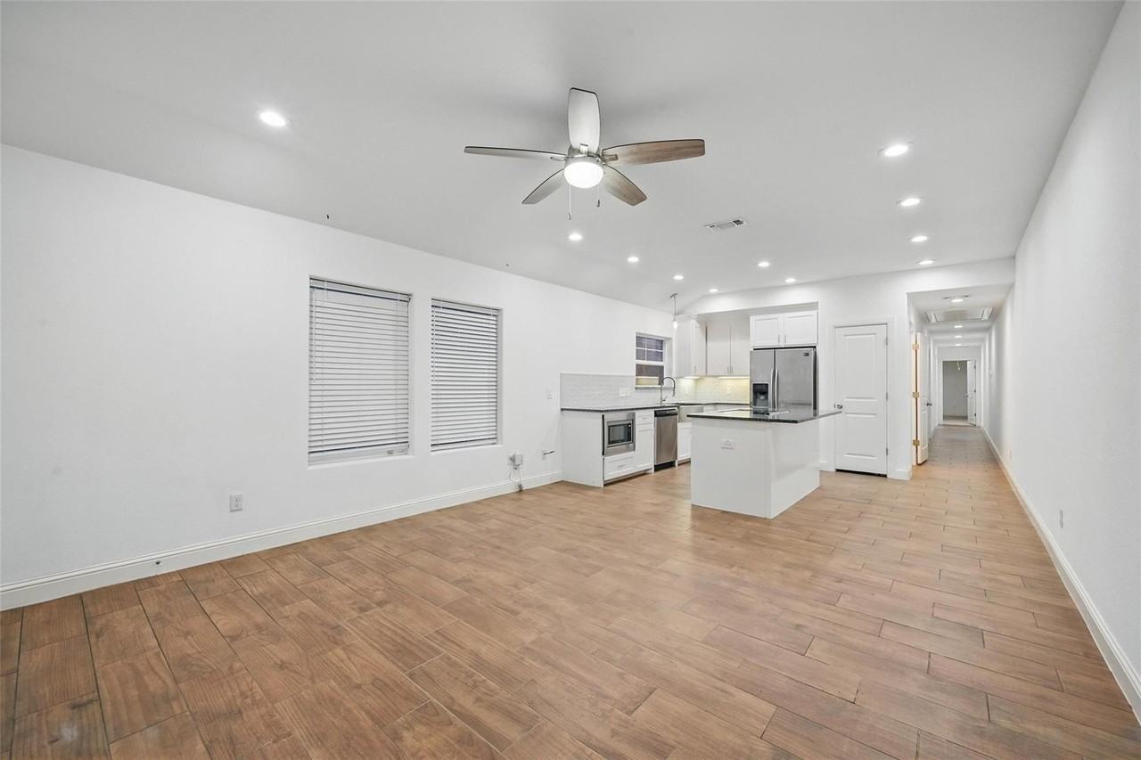 609 E Carter St #609 - Photo 2 of 21