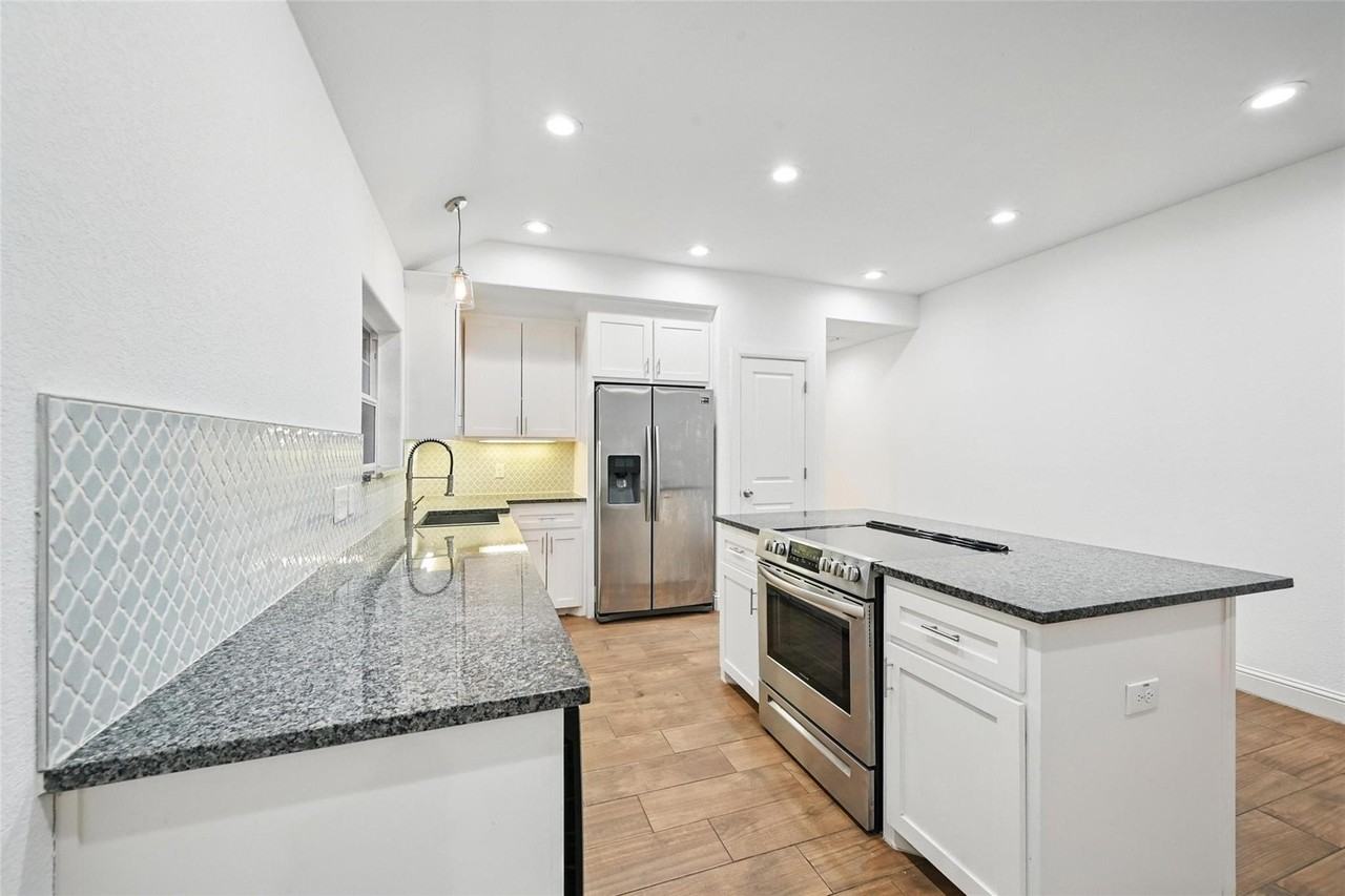 609 E Carter St #609 - Photo 4 of 21