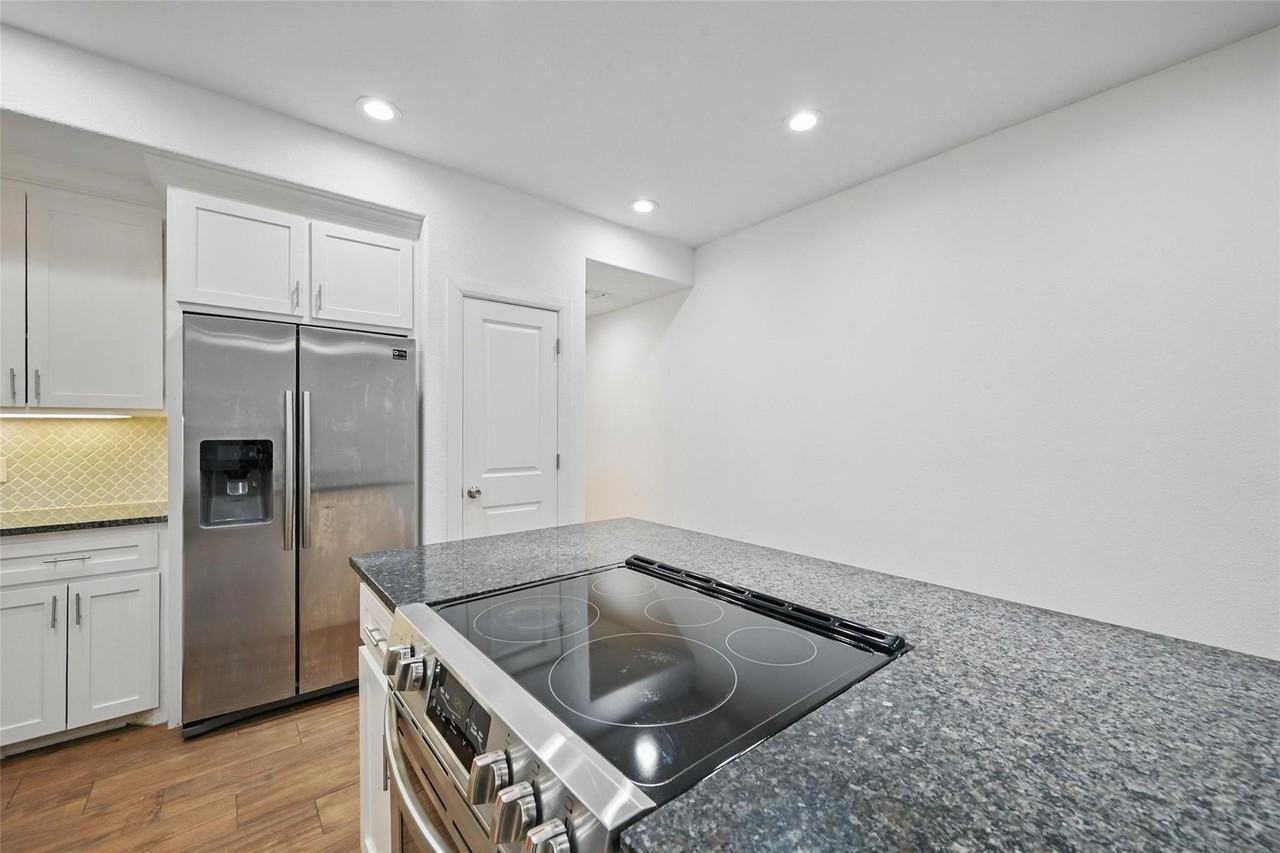 609 E Carter St #609 - Photo 6 of 21