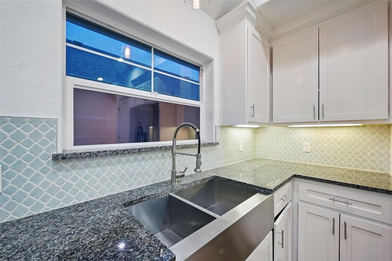 609 E Carter St #609 - Photo 7 of 21