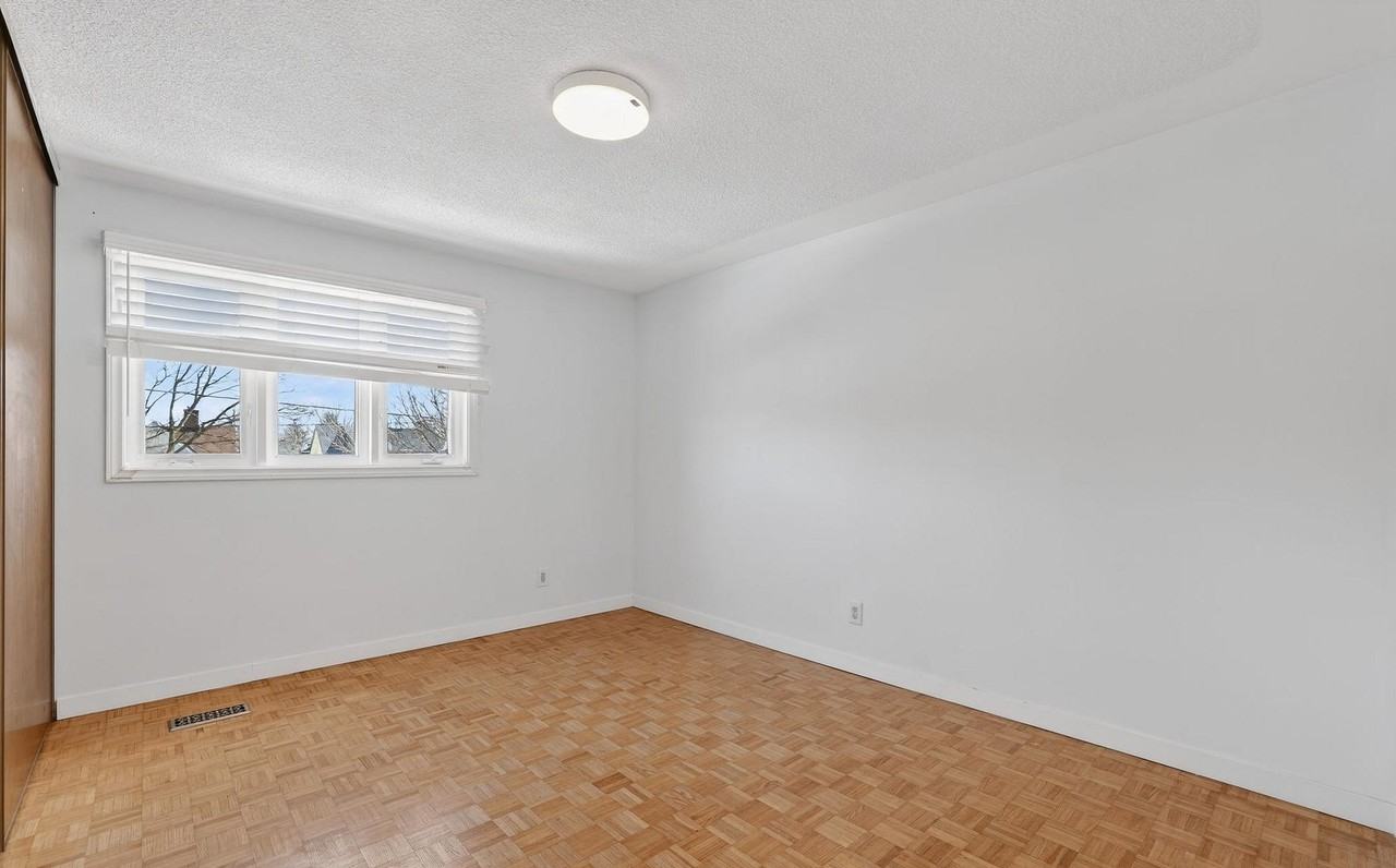 704 Brock St S - Photo 5 of 13