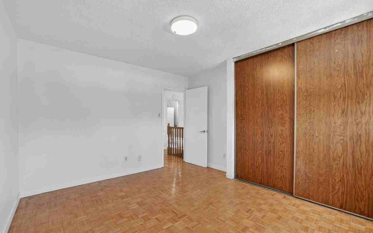 704 Brock St S - Photo 6 of 13