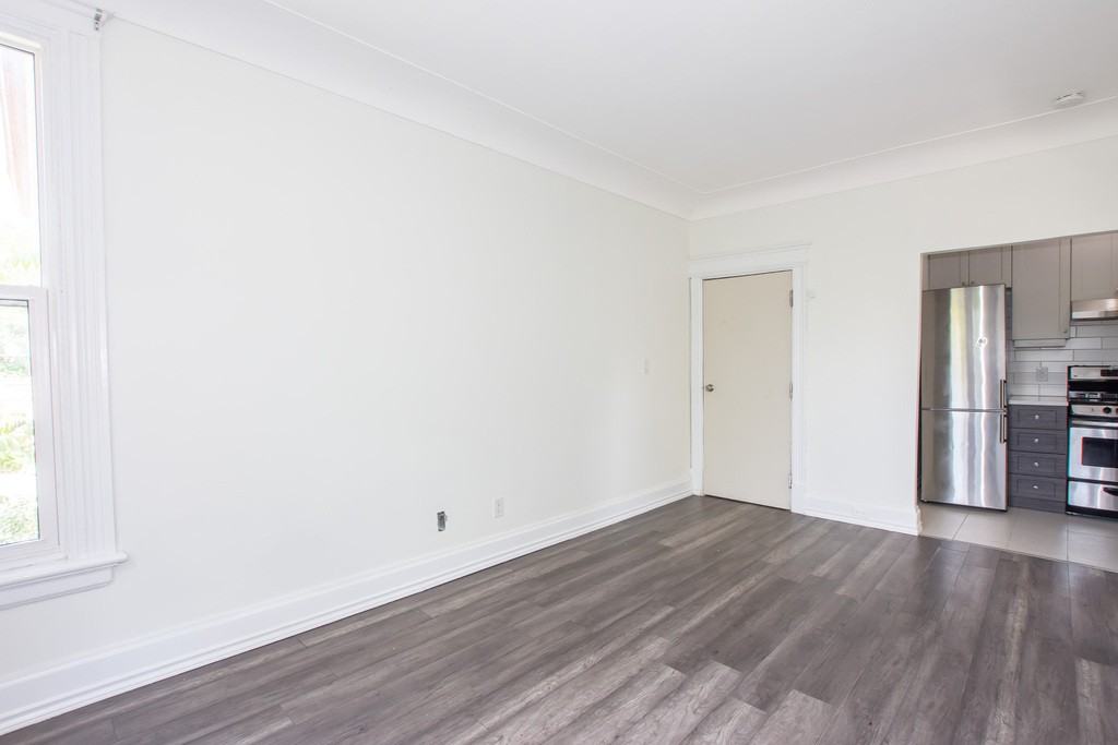 55 Wellington St S - Photo 2 of 14