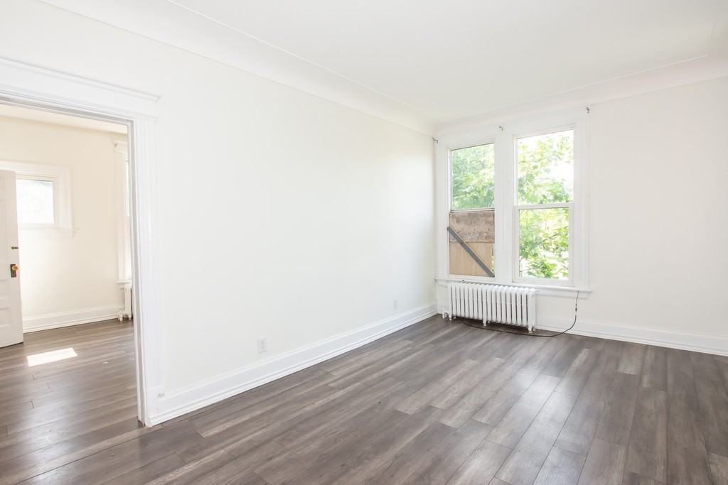 55 Wellington St S - Photo 3 of 14