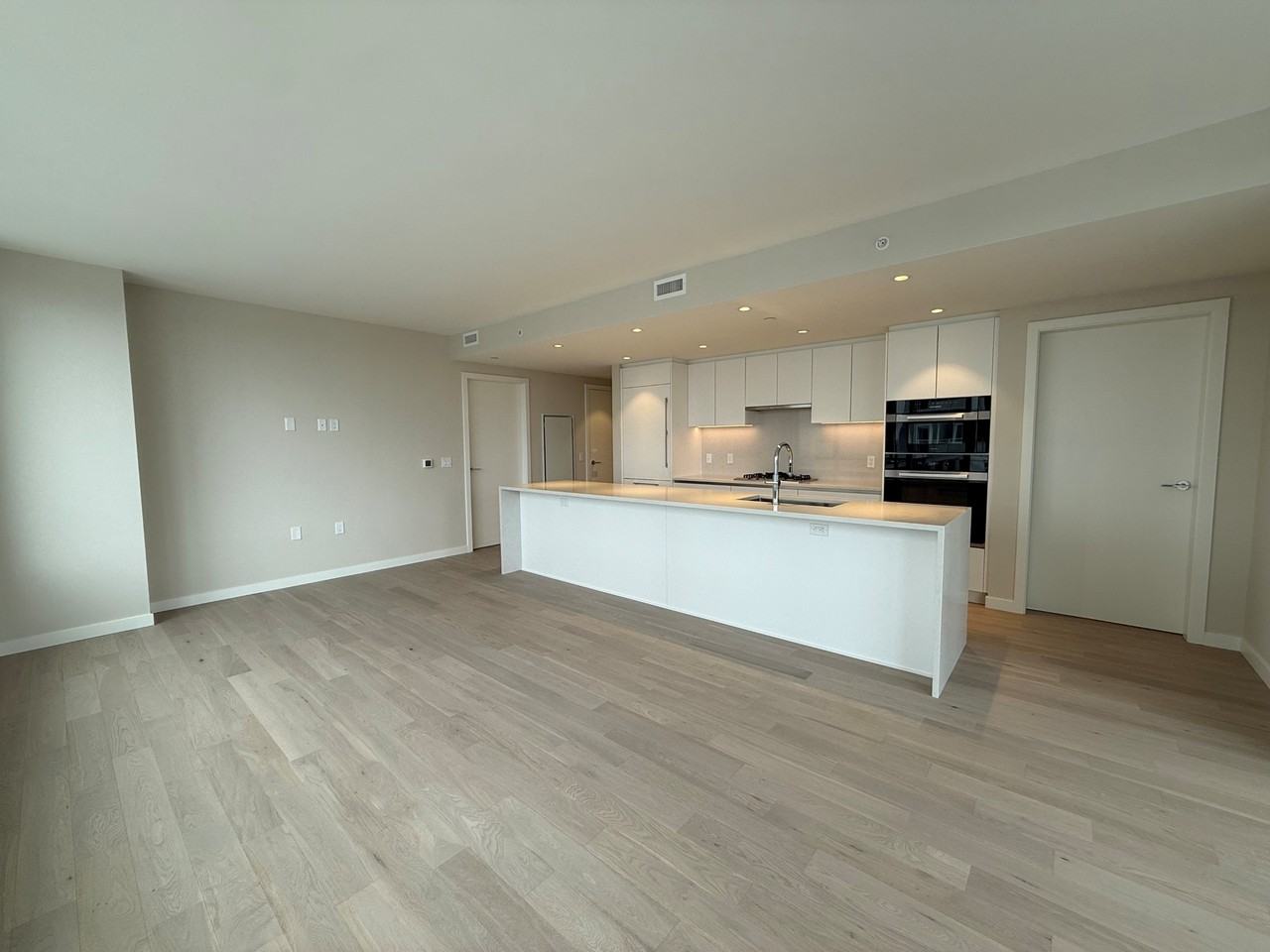485 602-485 West 42nd Avenue - Photo 5 of 39