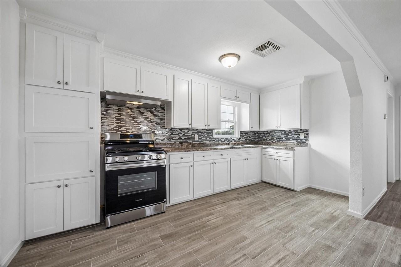 609 Avenue M #1 - Photo 4 of 18