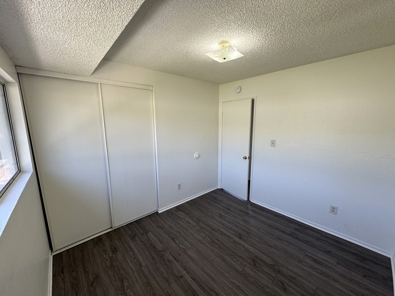 1727 E 8th St #4 - Photo 4 of 9