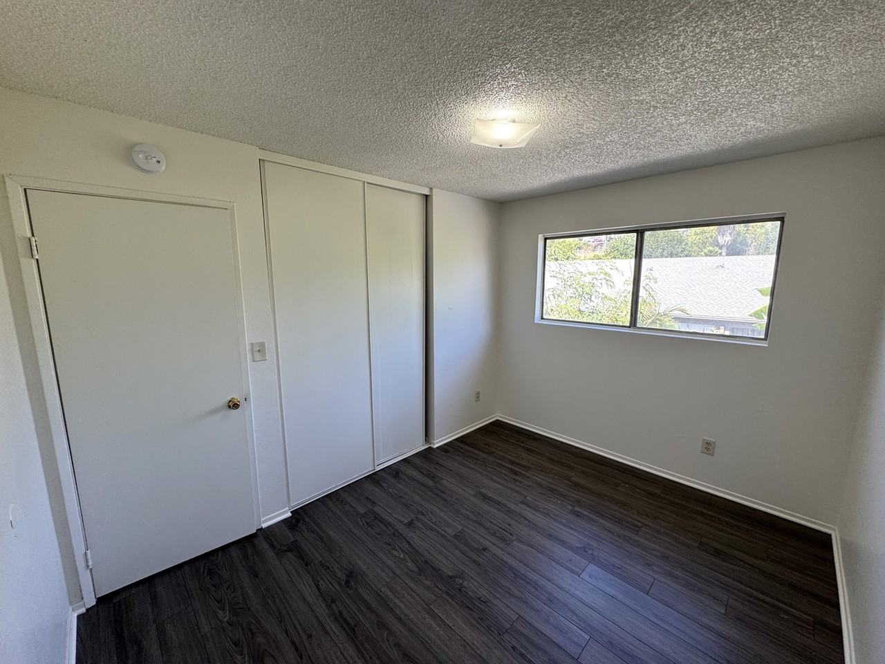 1727 E 8th St #4 - Photo 5 of 9