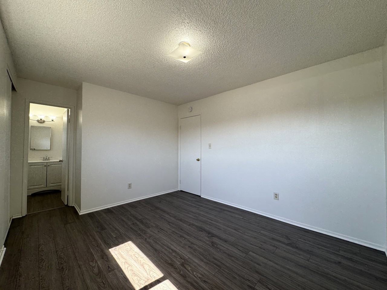 1727 E 8th St #4 - Photo 7 of 9