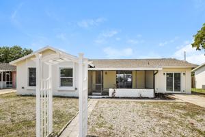 featured image of 971 Winsome Rd