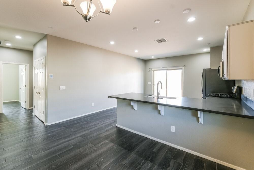 21221 W Hubbell St - Photo 6 of 16