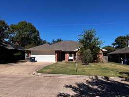 featured image of 4009 Hunter Creek Dr #4009