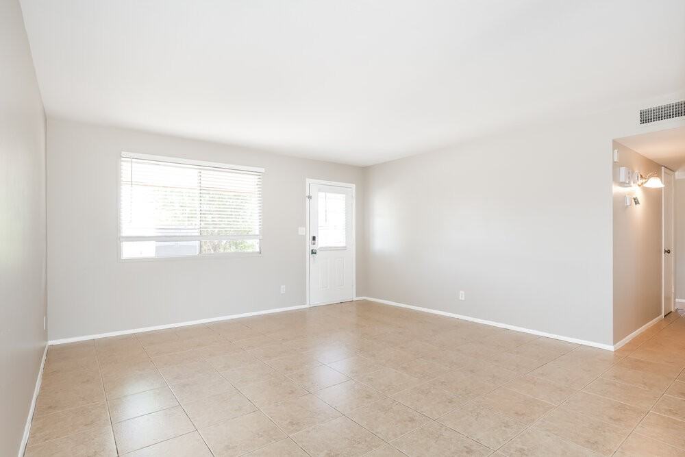 3039 S Kenneth Pl - Photo 3 of 16