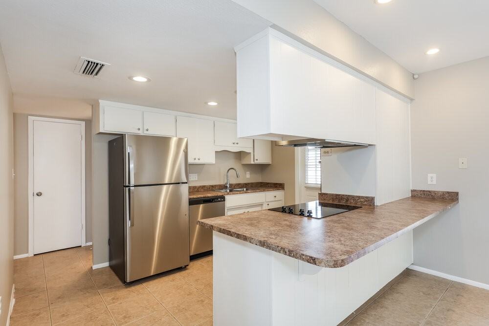 3039 S Kenneth Pl - Photo 5 of 16