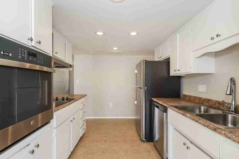 3039 S Kenneth Pl - Photo 6 of 16