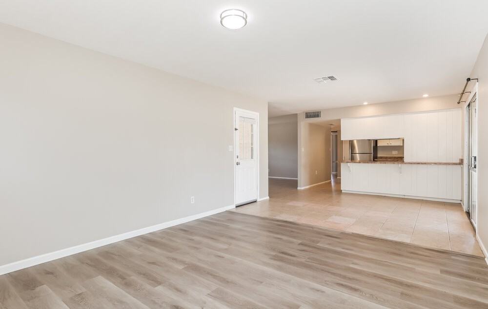 3039 S Kenneth Pl - Photo 7 of 16