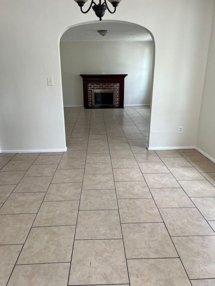 2704 Spring Park Rd #1 - Photo 4 of 17