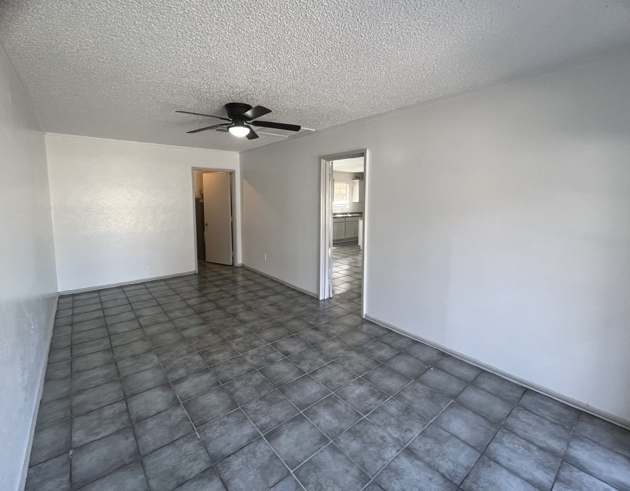 409 Chapparel St #1 - Photo 4 of 7