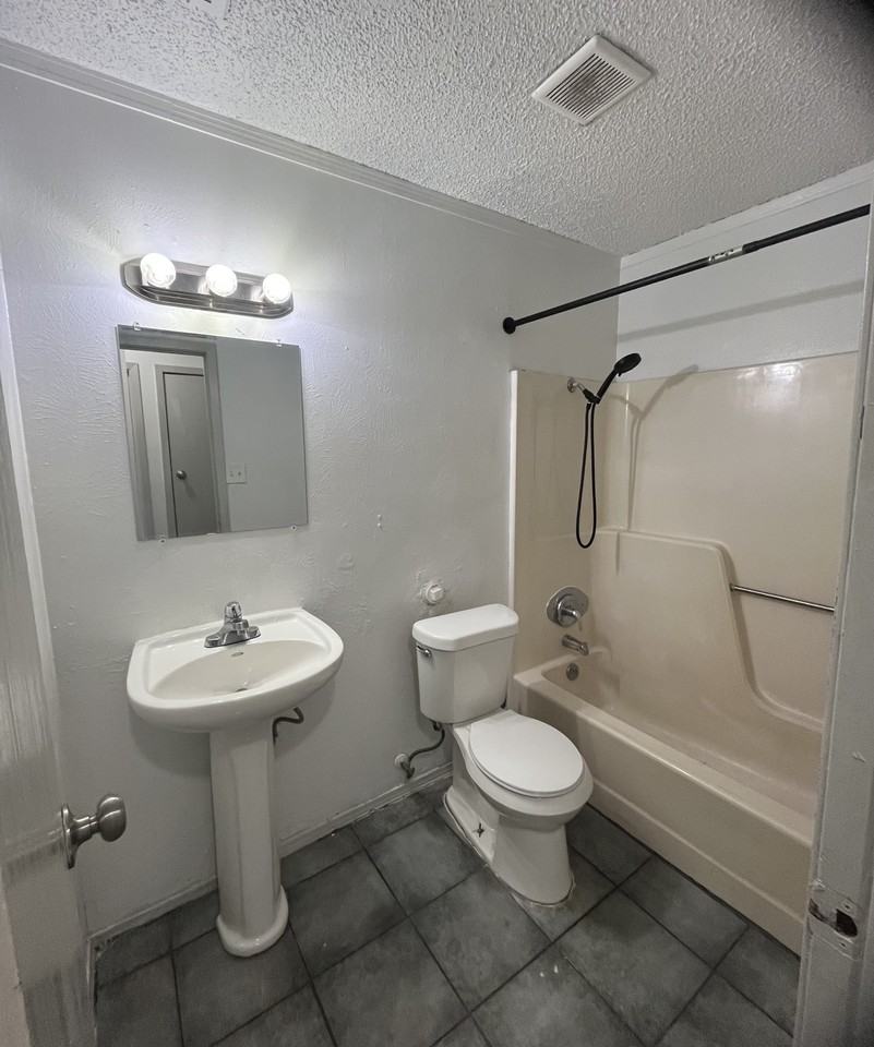 409 Chapparel St #1 - Photo 5 of 7