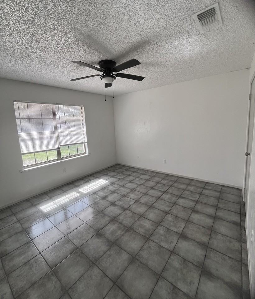 409 Chapparel St #1 - Photo 6 of 7