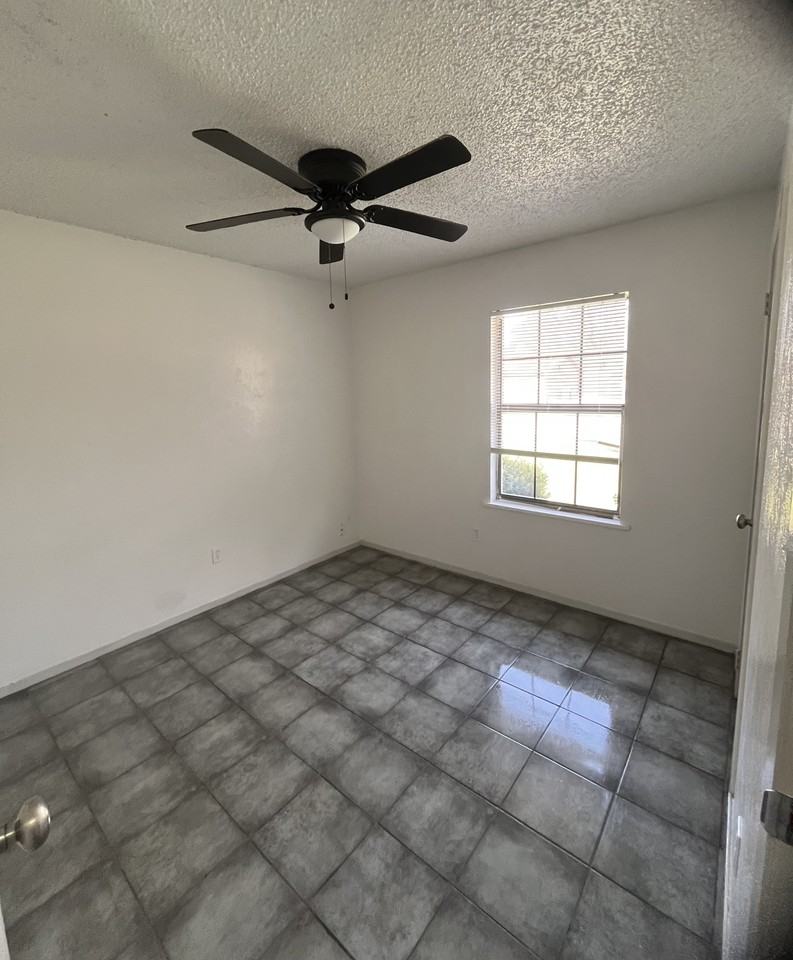 409 Chapparel St #1 - Photo 7 of 7