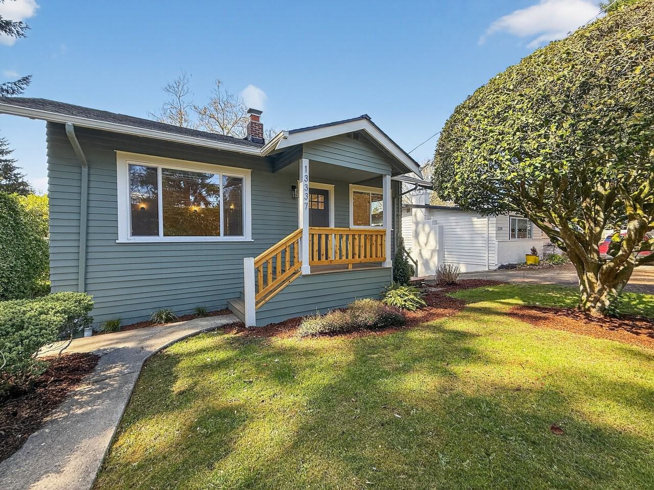 13337 30th Ave Ne #AB - Photo 2 of 35