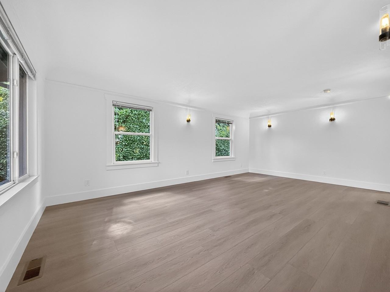 13337 30th Ave Ne #AB - Photo 5 of 35