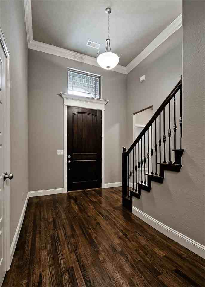 703 Se Fullerton St #1 - Photo 2 of 27