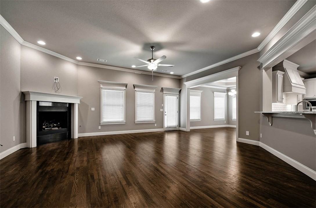 703 Se Fullerton St #1 - Photo 3 of 27
