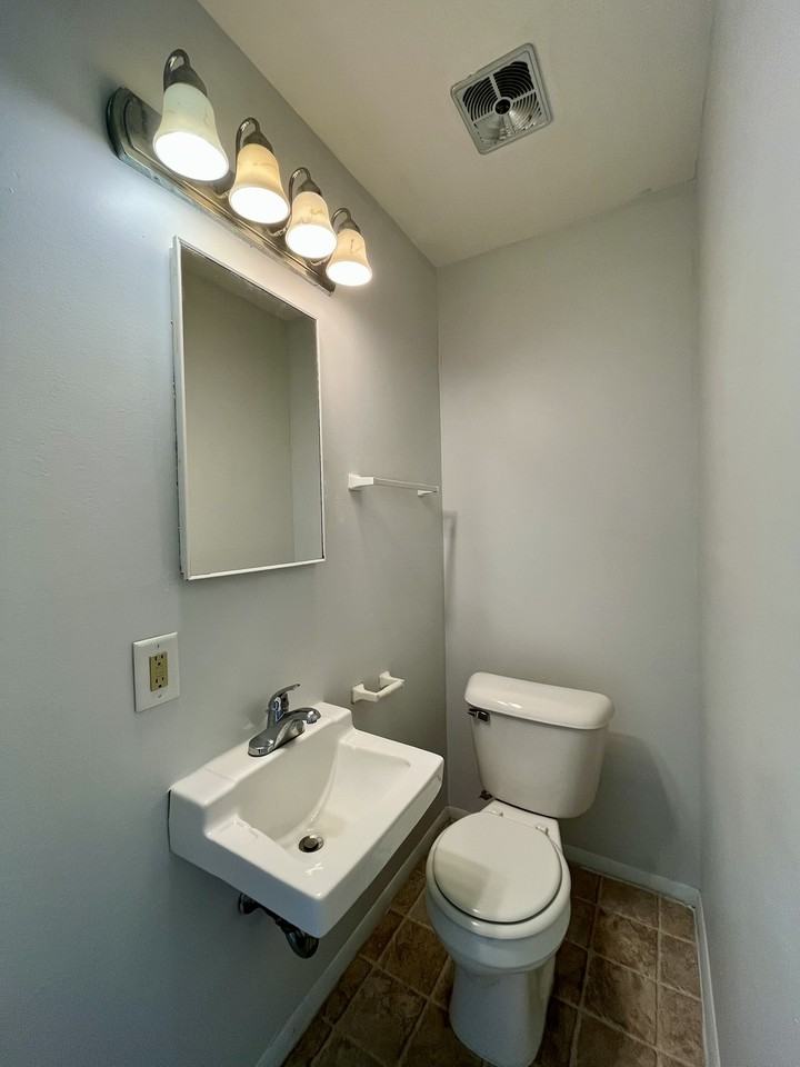 767 N Macomb St #767 - Photo 5 of 16