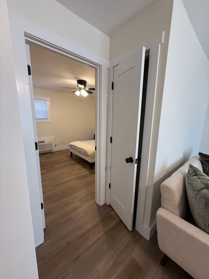 1020 College - Photo 4 of 11