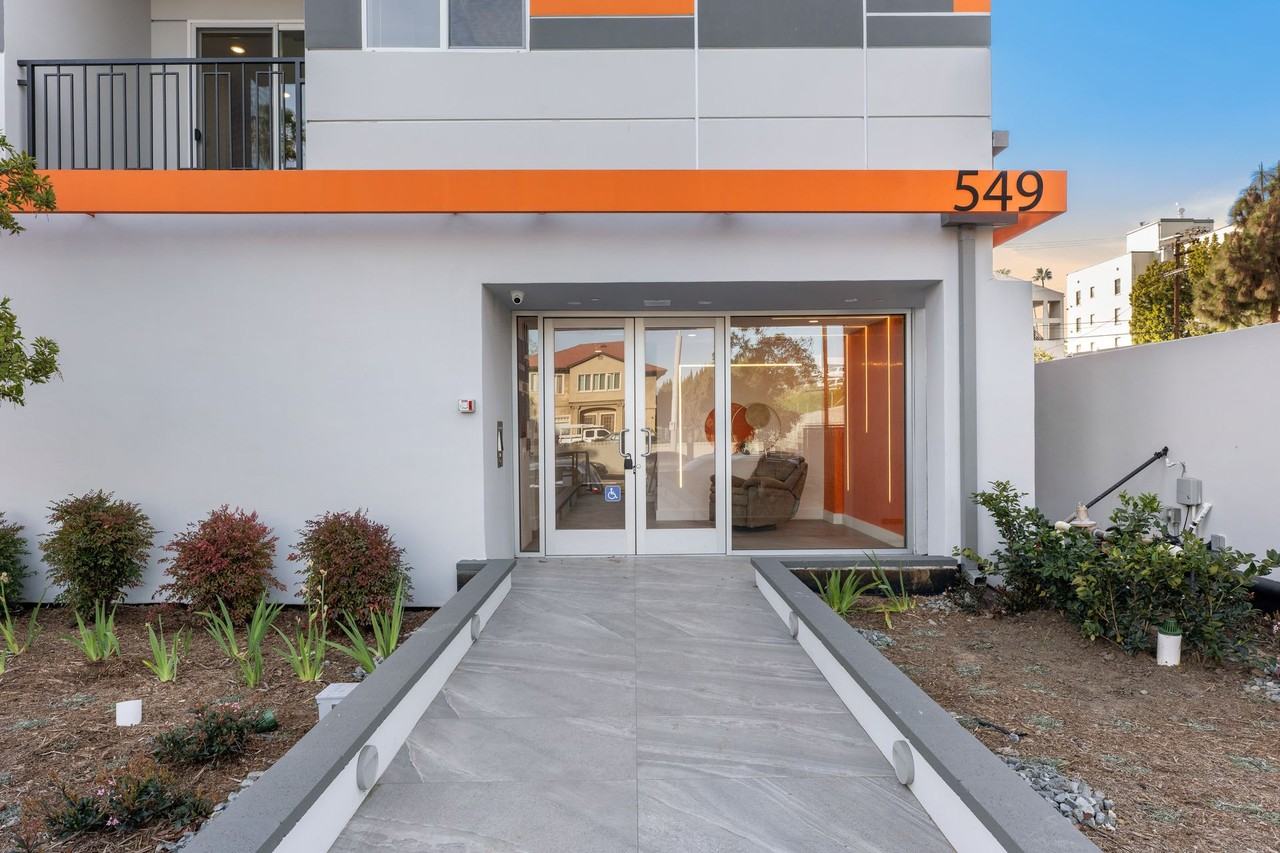 ST Living at 549 N Heliotrope Dr | Fresh &  Modern for the Best of LA Living! - Photo 2 of 24