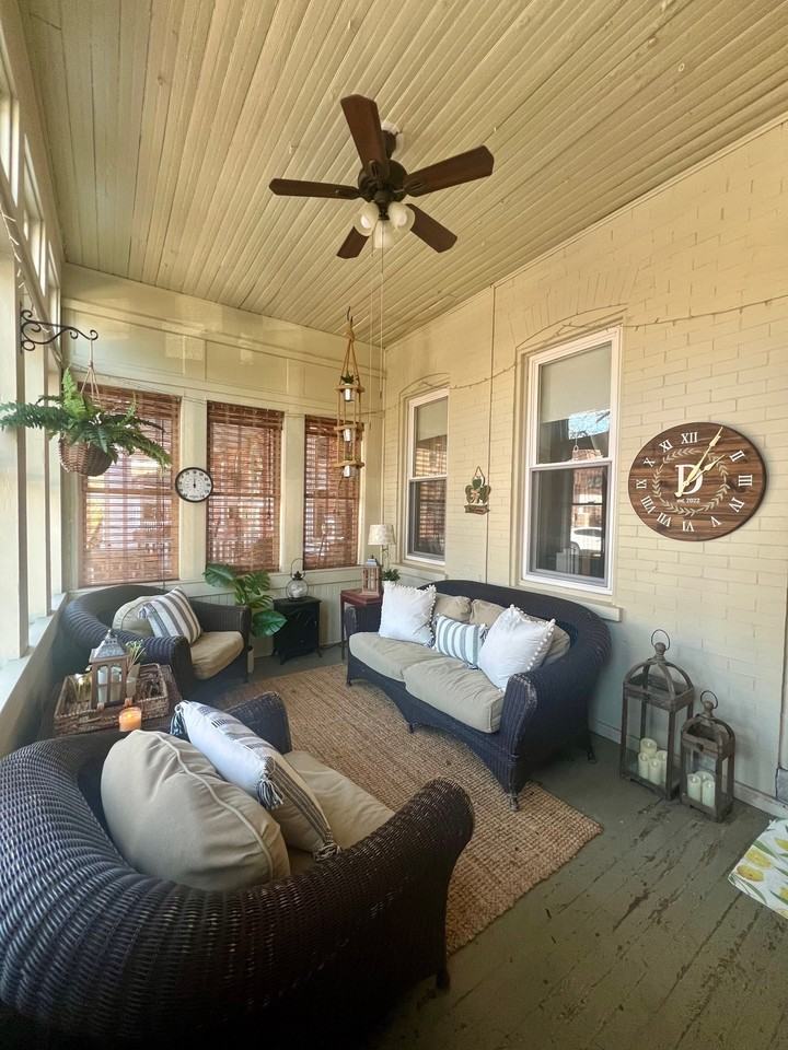 1908 N Lincoln St #1 - Photo 3 of 24