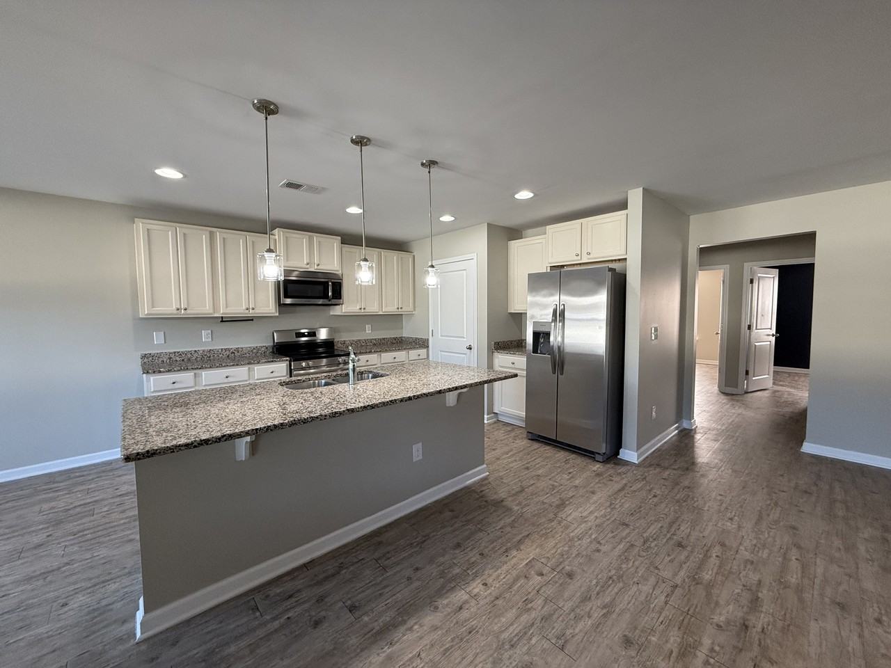 462 Quinta St - Photo 4 of 39