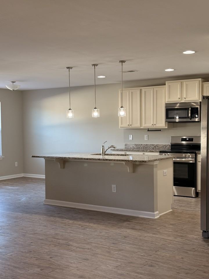 462 Quinta St - Photo 5 of 39