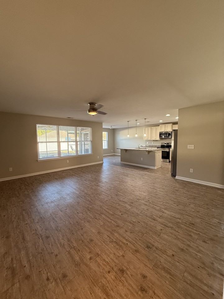 462 Quinta St - Photo 7 of 39