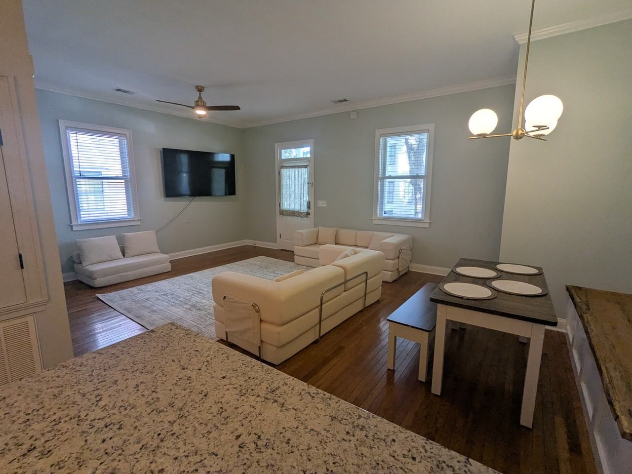 305A E Henry St #1 - Photo 3 of 10