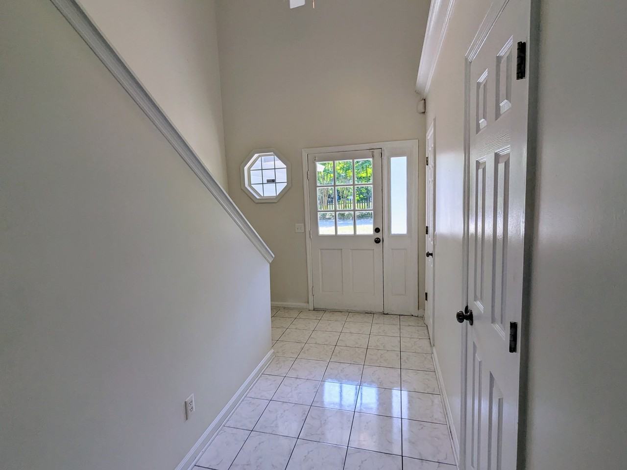 104 Kings Ct #1 - Photo 2 of 7