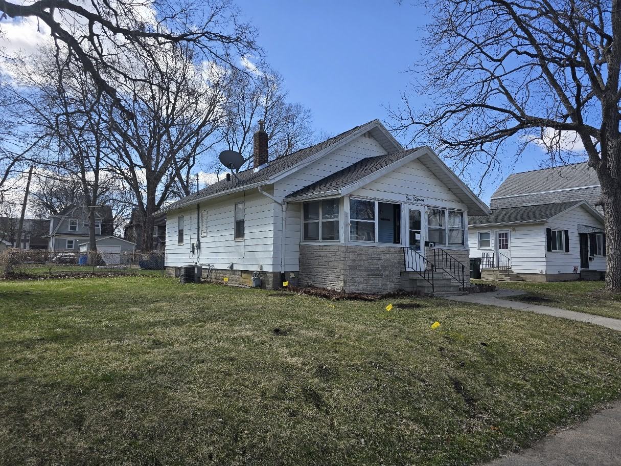 115 Summit Ave #1 - Photo 2 of 4