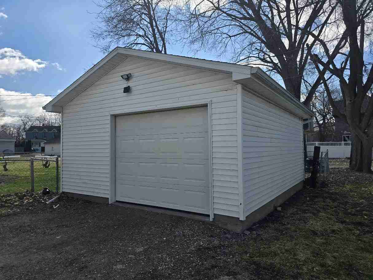 115 Summit Ave #1 - Photo 3 of 4