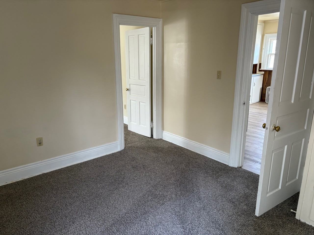 701 W 4th St #2 - Photo 5 of 8