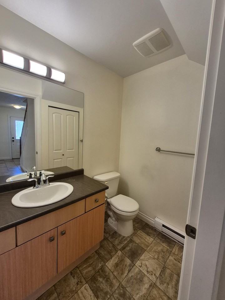 1919 Maple Ave S #107 - Photo 3 of 18