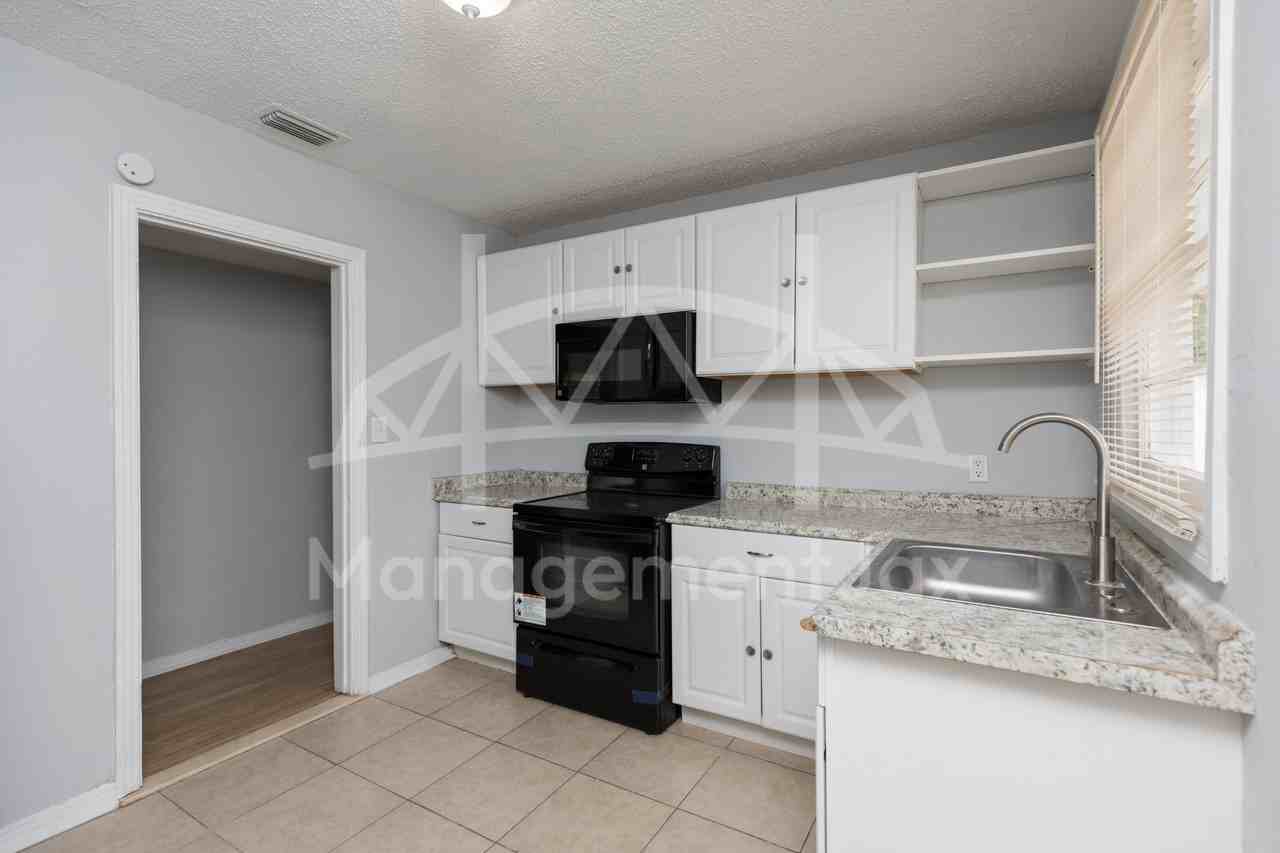 1478 W 11th St #1 - Photo 4 of 13